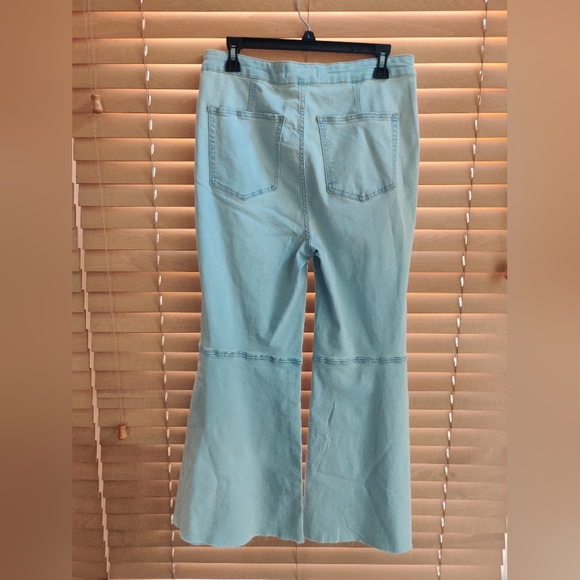 We The Free Youthquake Crop Flare Jeans - Picture 5 of 9